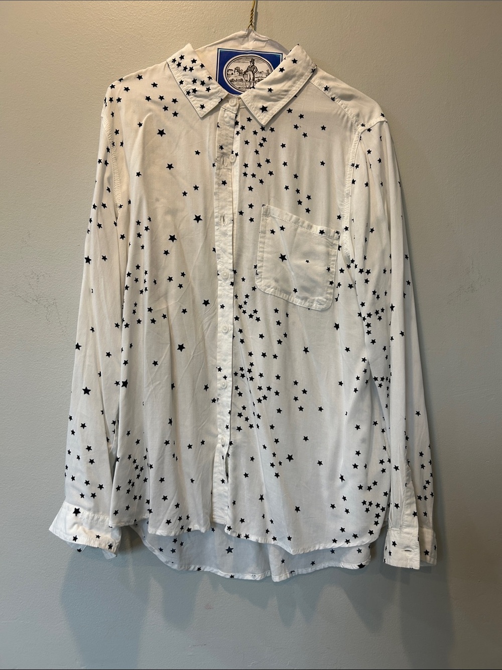 beachlunchlounge White Button-Up Shirt with Black Star Print